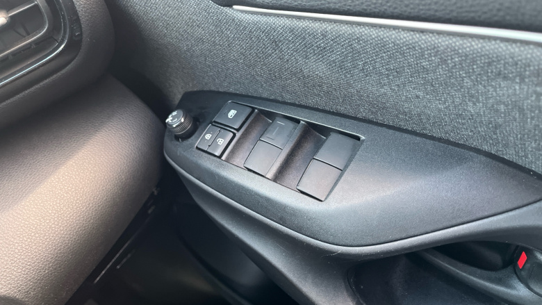 Toyota Yaris 1.5 Hybrid Design 5dr CVT [Panoramic Roof] Hybrid Hatchback